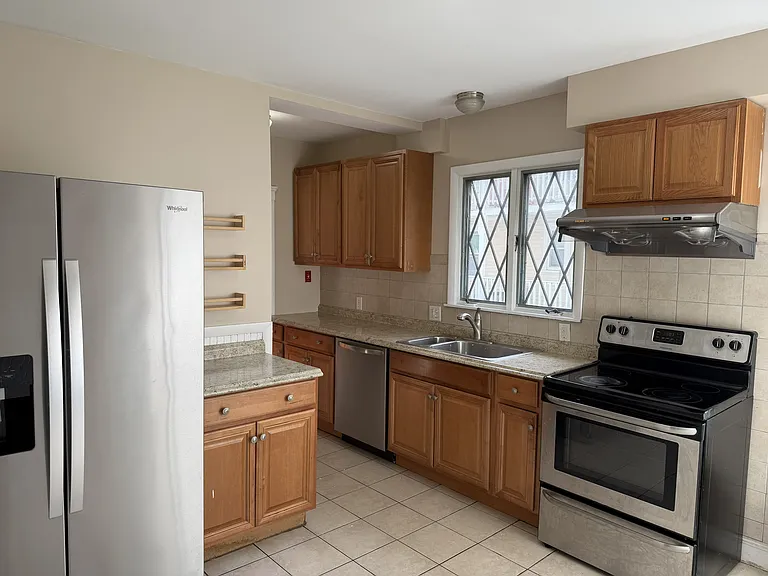 4 Wilson Ave #1 — Photo 3