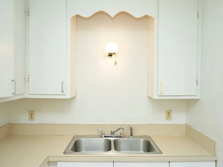 1204 Carlton Ave — Photo 11