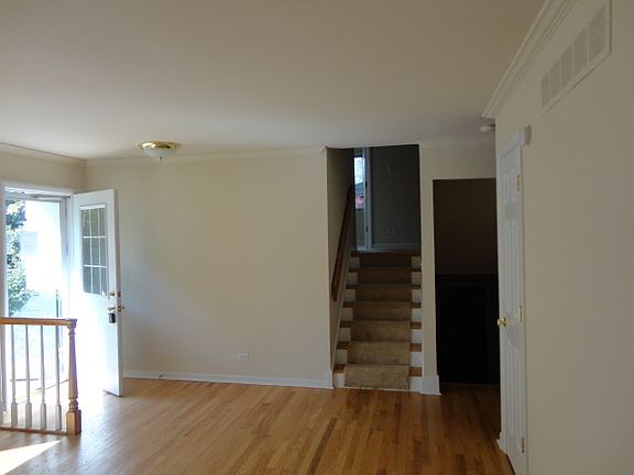 4th image of 546 Wilmette Ave