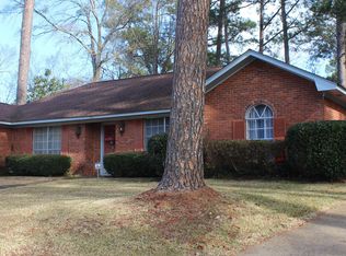 869 Winthrop Cir, Jackson, MS 39206