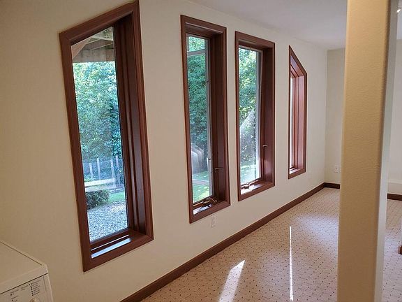 3rd image of 3333 SE 51st St