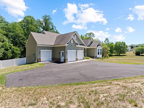 2nd image of 15820 Chalice Vine Ct