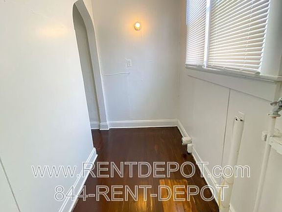 3rd image of 1602 S Evans Ave