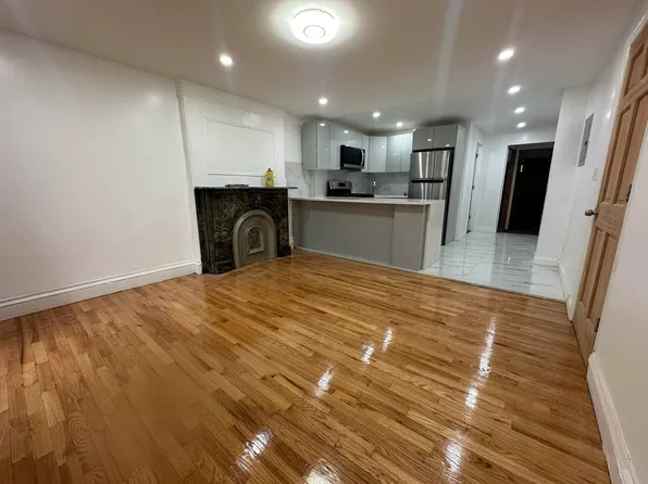 146 Macon Street 1 image 2 of 25