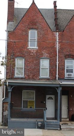 1st image of 522 E 4th St