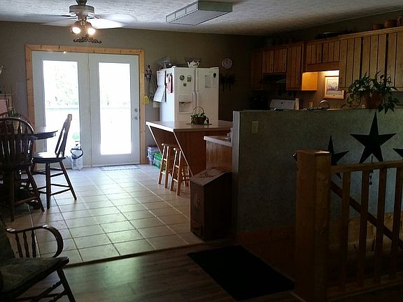 4th image of 389 Redwood Dr