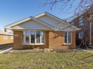 8425 Marmora Ave, Morton Grove, IL 60053