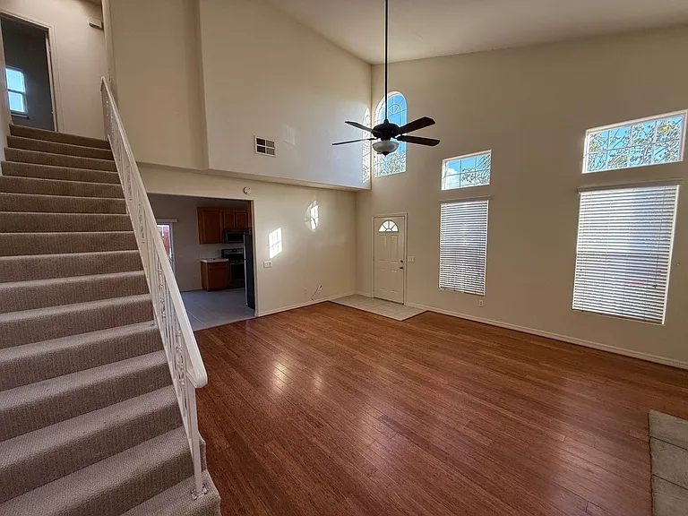 1446 Holly Ave — Photo 3
