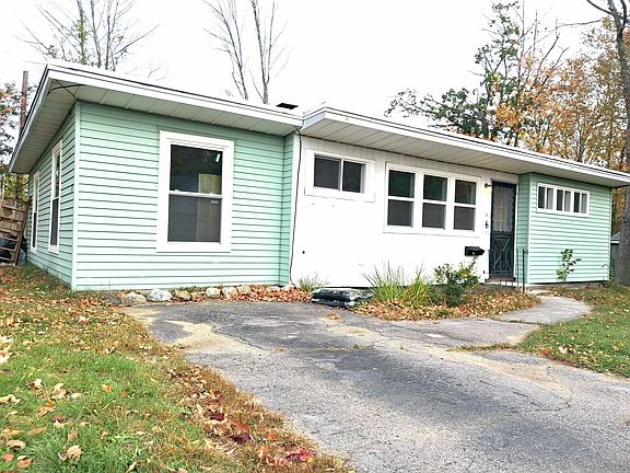 2nd image of 11 Montauk Rd #1