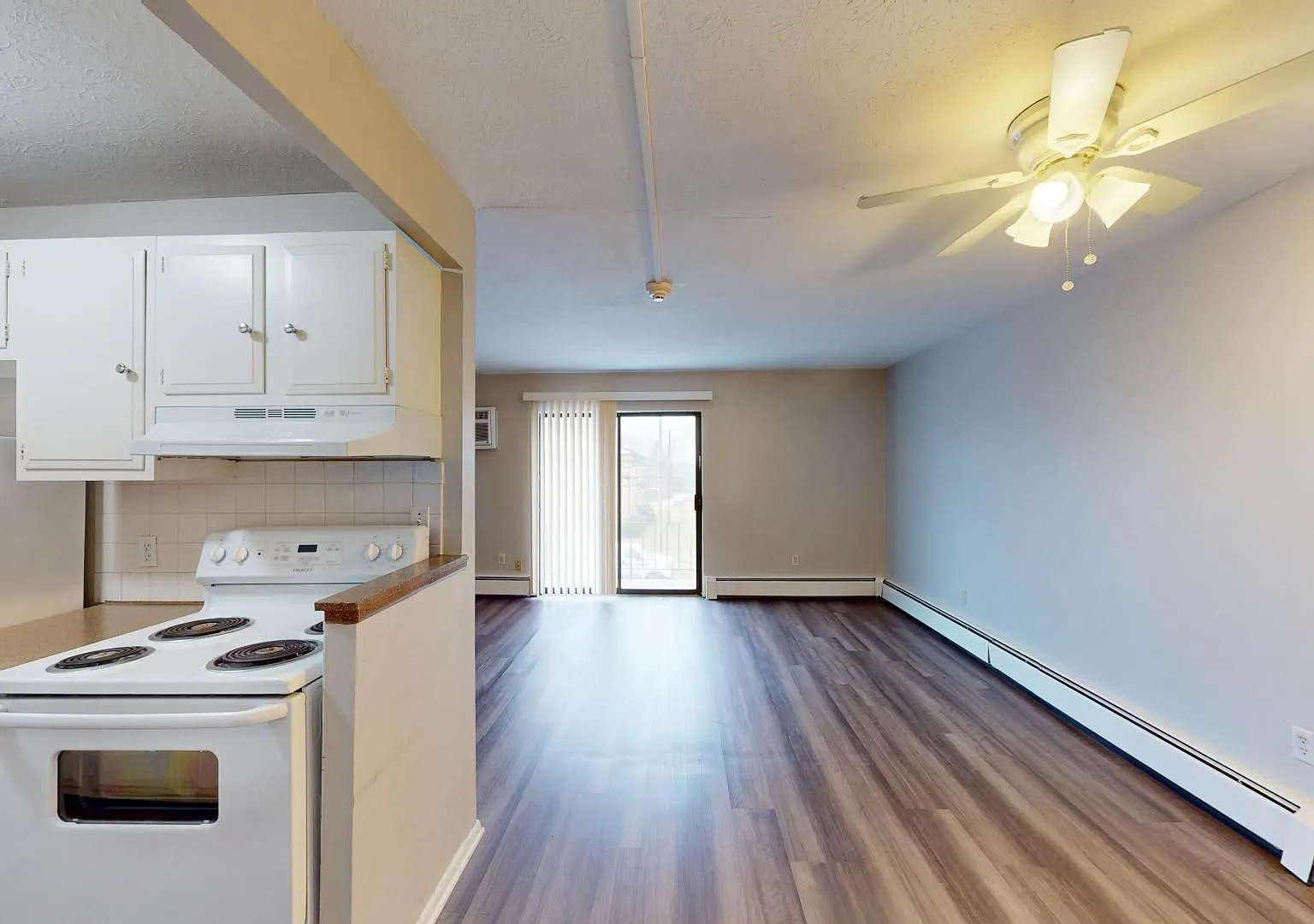 Maple Heights 2 Bedroom - Covered Parking — Photo 4