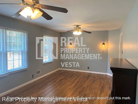 2nd image of 1090 N Pine Knoll Dr