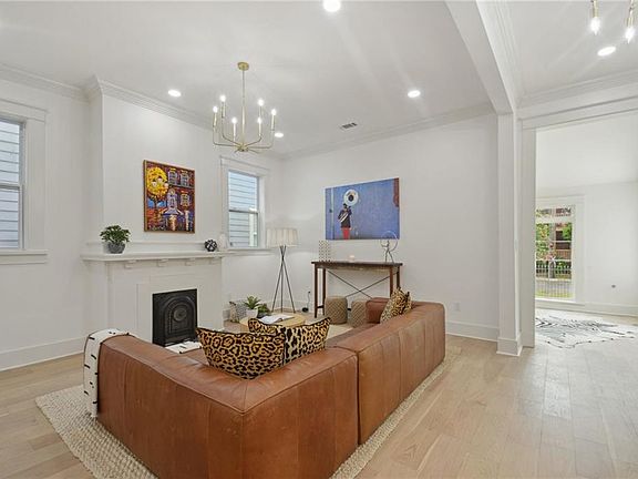 5th image of 2326 Robert St