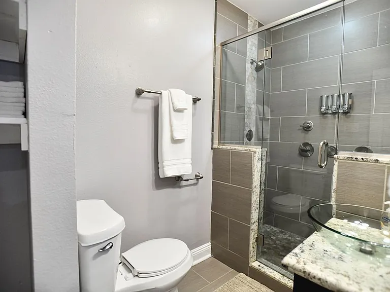 337-339 S Murat 4501 4503 Banks St — Photo 12