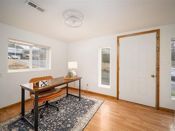 3rd image of 505 Rosehill Ln