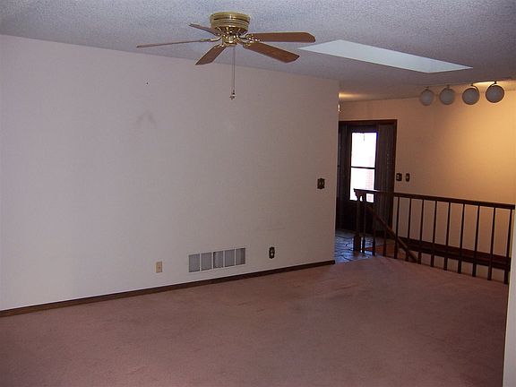 4th image of 1809 Fairway Dr