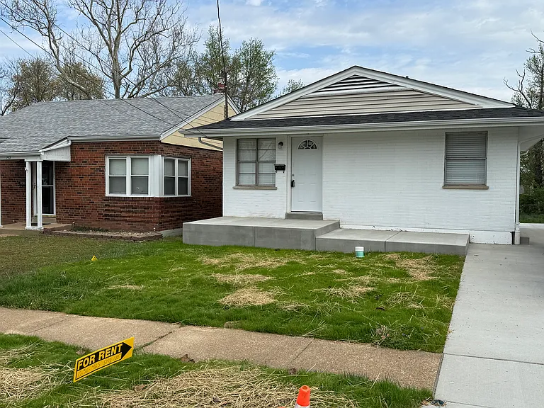 145 Monica Dr — Photo 1
