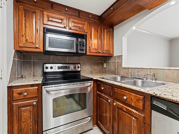 5th image of 2045 N 3rd St #209
