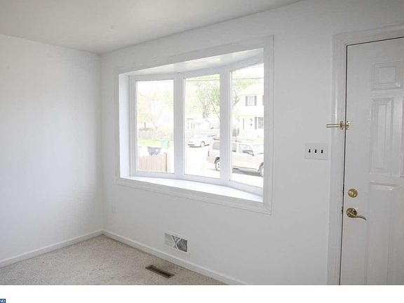 4th image of 211 Locust Ave