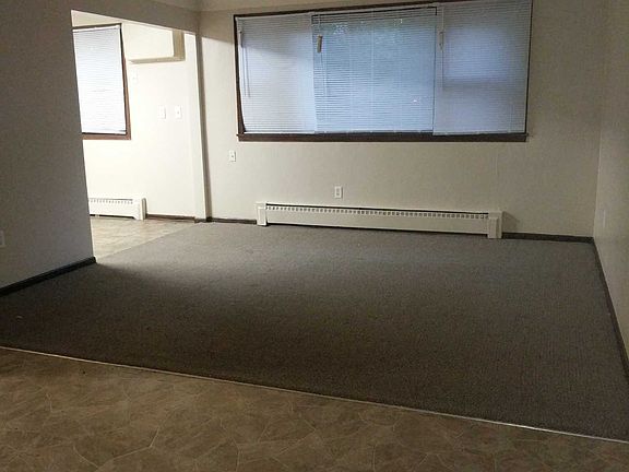 5th image of 1560 Willis Ave APT 1A