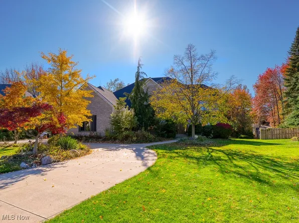 1536 Fitzroy St, Westlake, OH 44145