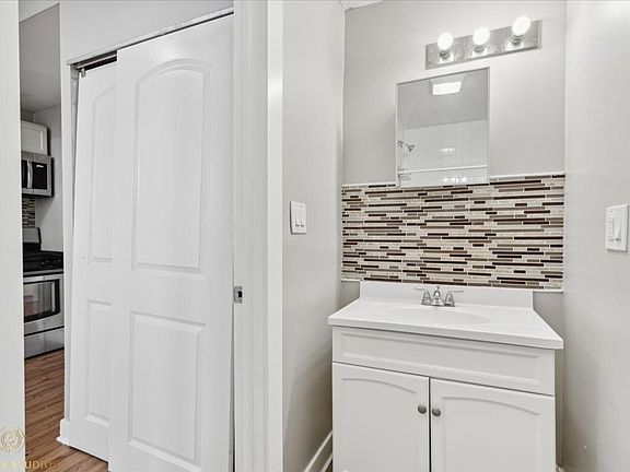 5th image of 1500 S 48th Ct APT 2W