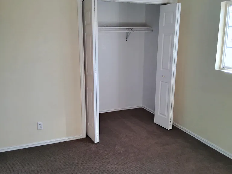 4780 Bandera St — Photo 10