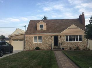 11 Seaton Gate, Valley Stream, NY 11580