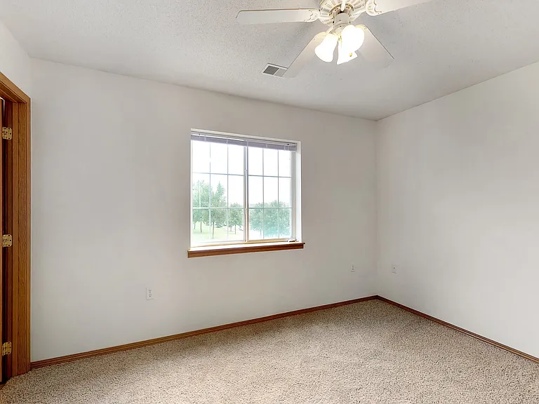 Platinum Valley Apartments — Photo 53