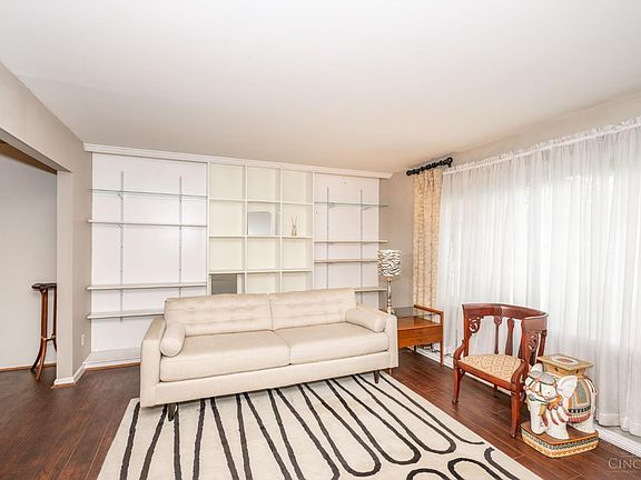 5th image of 561 Blossomhill Ln