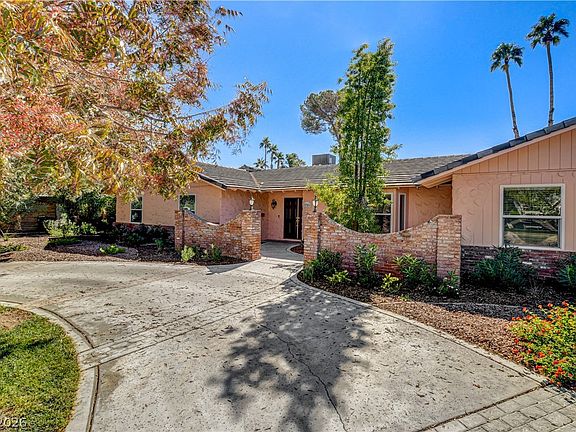 3rd image of 3753 Meadowcrest Dr