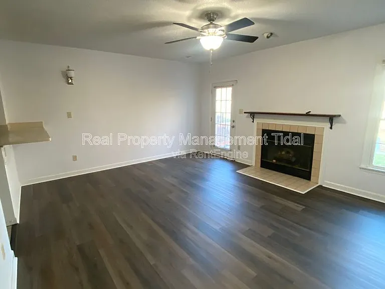 610 Guy Ln — Photo 7
