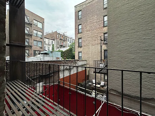 Rented by SERHANT. | media 29