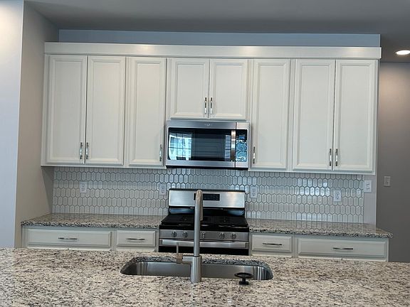 4th image of 3027 Howell Dr S