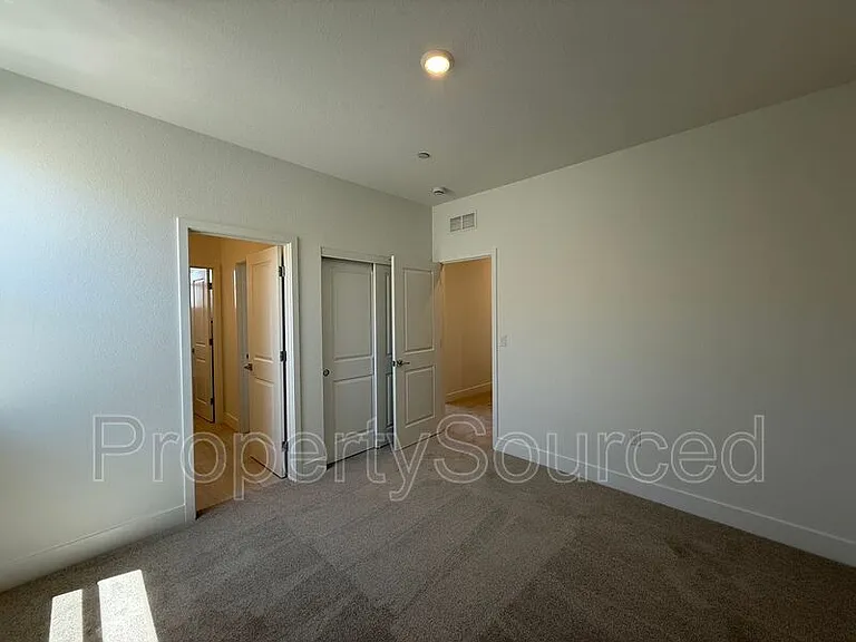 1336 N Martorella Ave — Photo 57