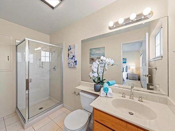 2nd image of 3412 Lindenoaks Dr