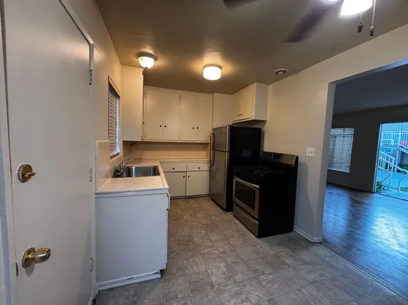 Charming 2-Bedroom Apartment with Mountain Views in Monrovia, 912 Genoa St, Monrovia, CA 91016