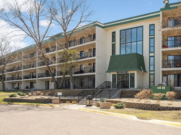 10501 Cedar Lake Rd APT 420, Minnetonka, MN 55305