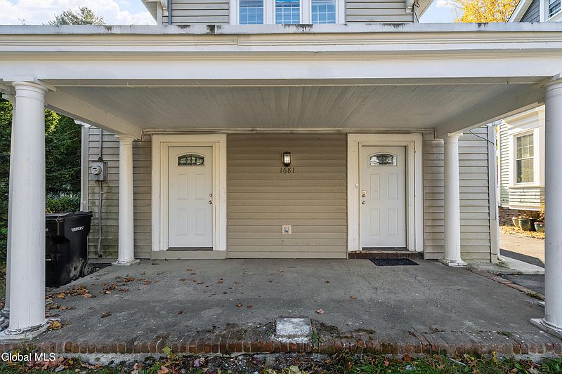 4th image of 1681 Tibbits Avenue