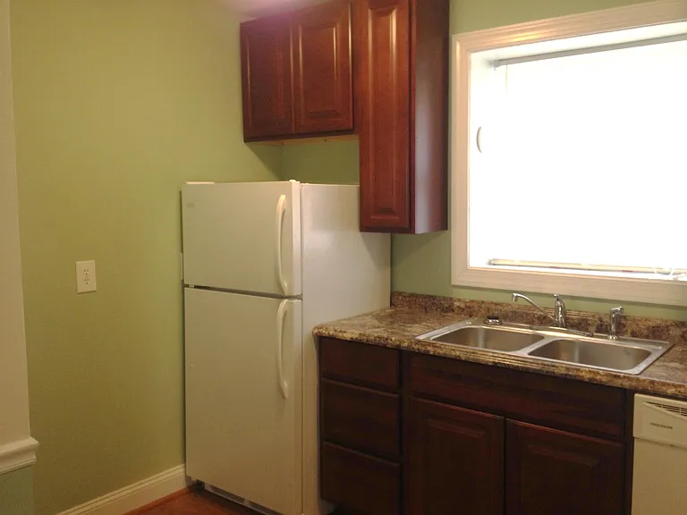 10430 Greenwood Rd — Photo 3