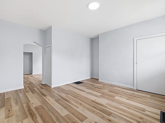 3rd image of 220 E 15th Ave