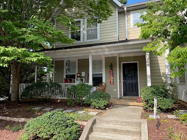 115 Jordan Ln — Photo 1