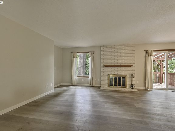4th image of 324 SE 30th Ave