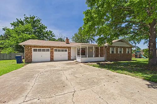 706 Elizabeth Dr Photo 1