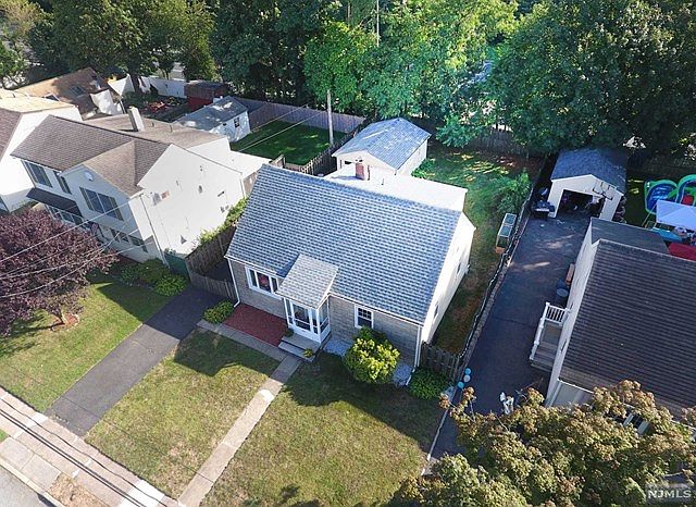 1st image of 8-24 Mansfield Dr