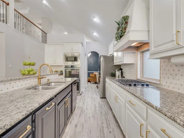 1512 Golf Club Dr, Argyle, TX 76226