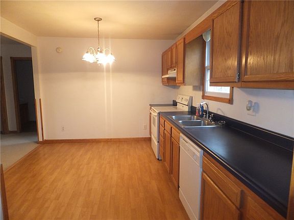 4th image of 602 E North St