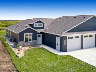 2104 Prairie Hawk Dr, Bismarck, ND, 58503