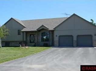 59493 219th Ln, Mankato, MN 56001
