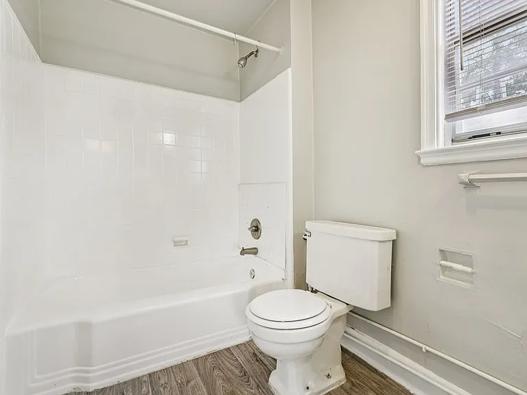 Oaklee Village Apartments — Photo 37