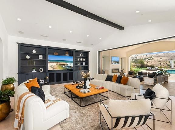 3rd image of 14940 Valle Del Sur Court